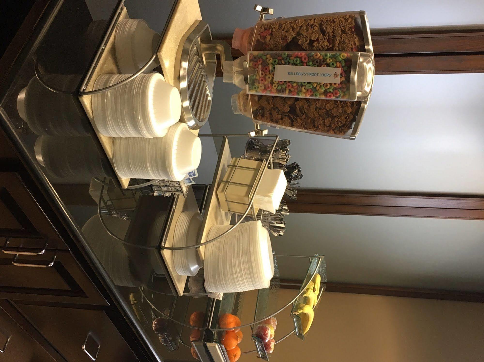 Holiday Inn Express West Jefferson By Ihg Екстер'єр фото